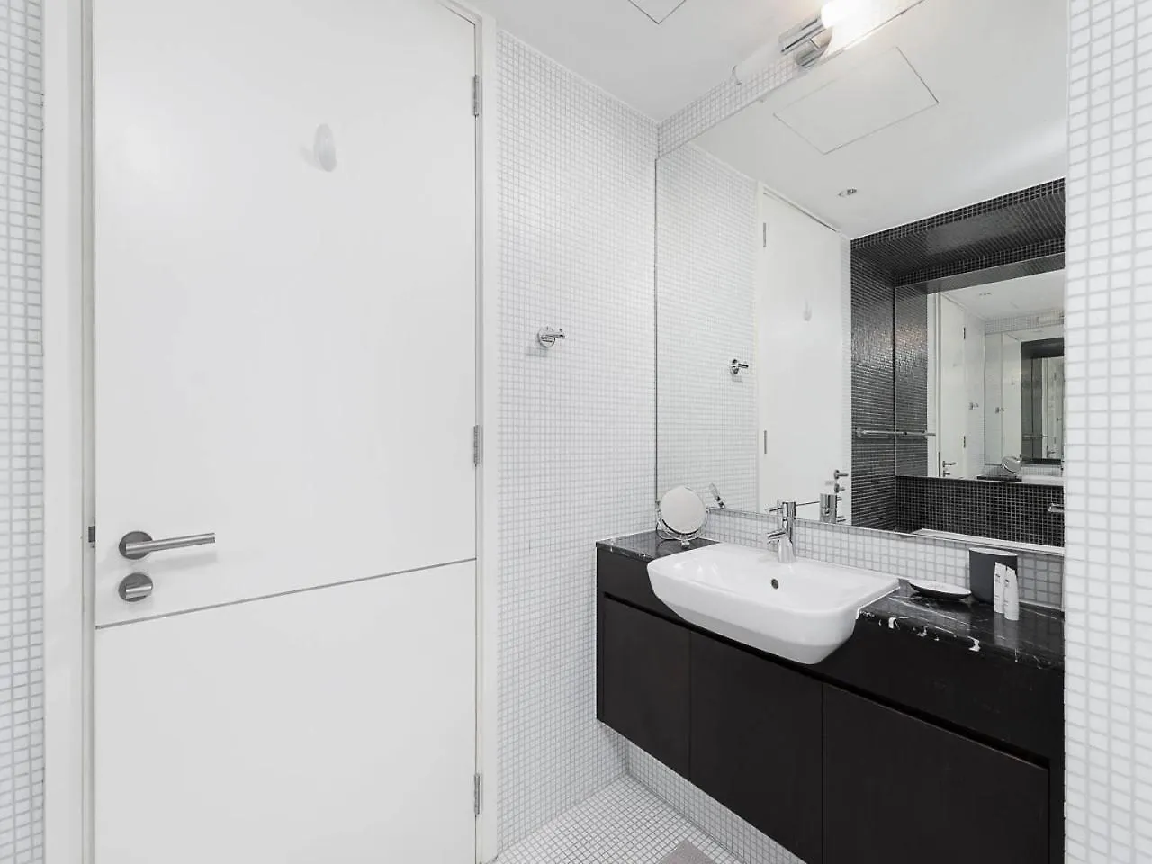 Short Stay Limestone House Difc 2 Bedrooms Dubai Apartment