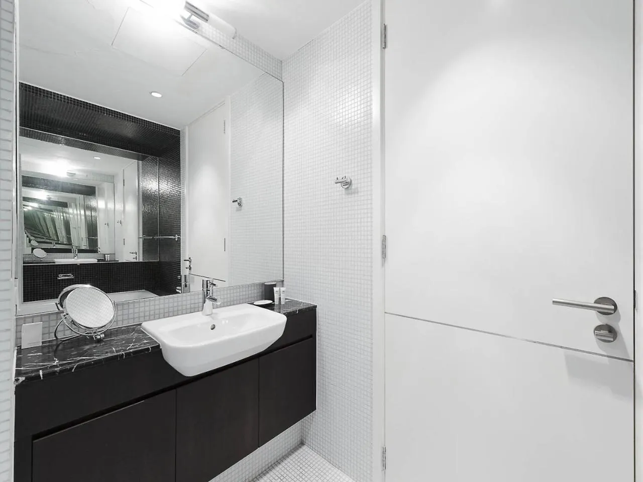 Short Stay Limestone House Difc 2 Bedrooms Dubai 0*,