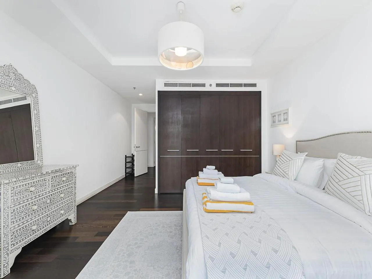 Short Stay Limestone House Difc 2 Bedrooms Dubai Apartment